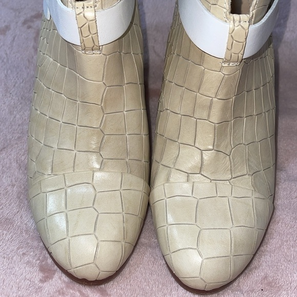 Rag & Bone Harrow Booties in Ivory Snakeskin Sz. 38.5 / 8.5US - Picture 12 of 16